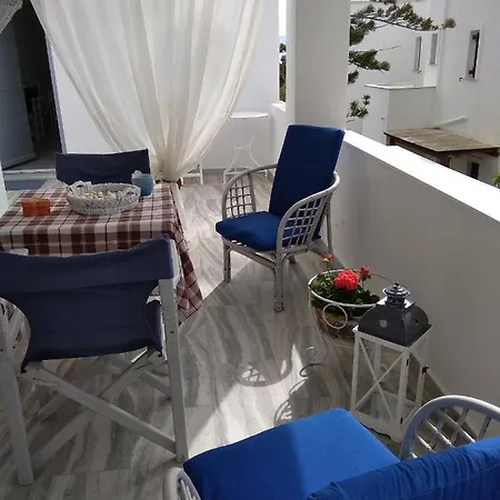Kiki's Huge Balcony Dream * Chrisi Akti (Paros)